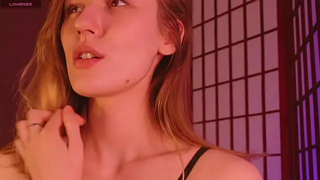 Hina  Derry online show from December 25, 2024, 4:54 pm