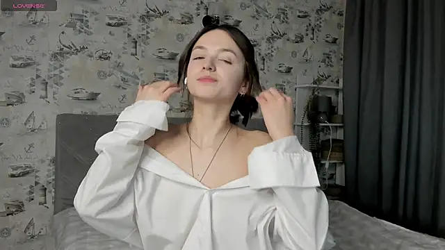 LilianGrindle online show from March 15, 2025, 6:10 pm