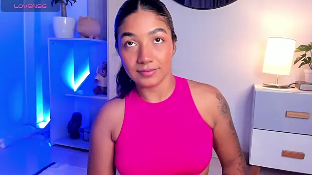 martina roldam online show from January 22, 2025, 4:13 am