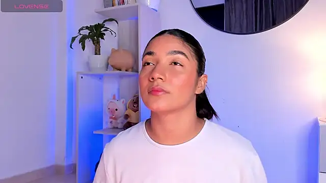 martina roldam online show from February 6, 2025, 1:38 am