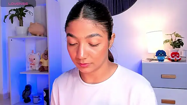 martina roldam online show from February 6, 2025, 4:42 am