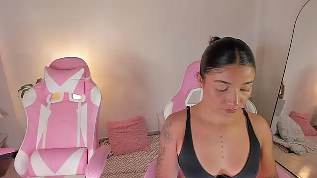 martina roldam online show from October 8, 2025, 1:58 am