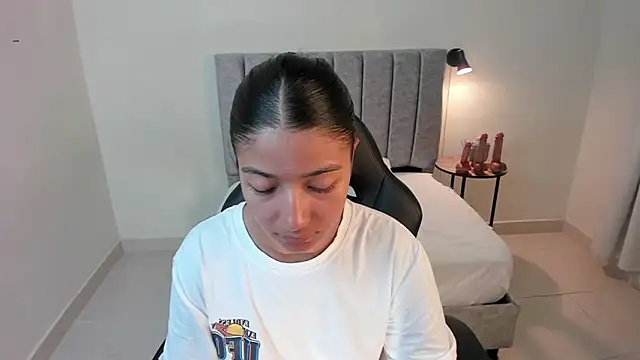 martina roldam online show from October 22, 2025, 2:23 am