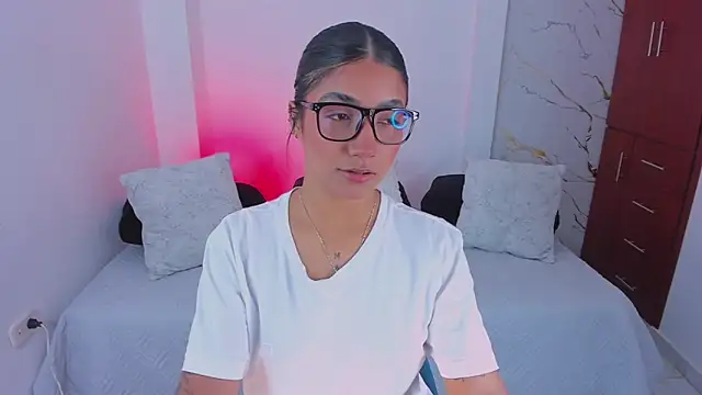 martina roldam online show from April 1, 2026, 12:44 am