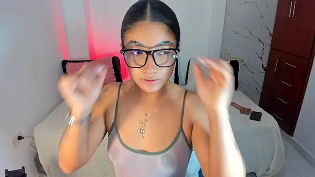 martina roldam online show from May 25, 2026, 4:29 am