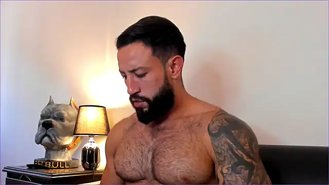 Snapshot of BradLeon_ chatting on October 4, 2025, 7:34 pm BradLeon online show from October 4, 2025, 7:34 pm