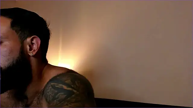 Snapshot of BradLeon_ chatting on October 6, 2025, 6:49 pm BradLeon online show from October 6, 2025, 6:49 pm