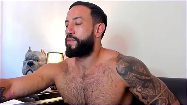 Snapshot of BradLeon_ chatting on October 7, 2025, 7:22 pm BradLeon online show from October 7, 2025, 7:22 pm