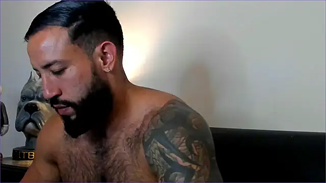 Snapshot of BradLeon_ chatting on October 29, 2025, 10:11 pm BradLeon online show from October 29, 2025, 10:11 pm