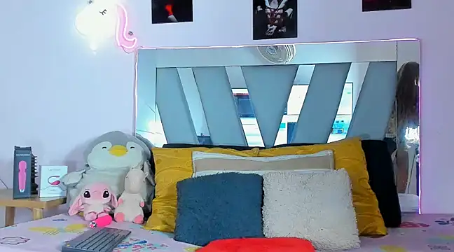 supradoll online show from March 18, 2025, 6:37 pm