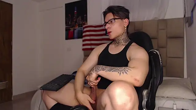 DennisWalkerr online show from January 1, 2025, 3:13 am