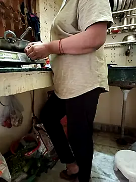 Snapshot of Soniya_444 chatting on February 25, 2025, 4:35 am Soniya 444 online show from February 25, 2025, 4:35 am