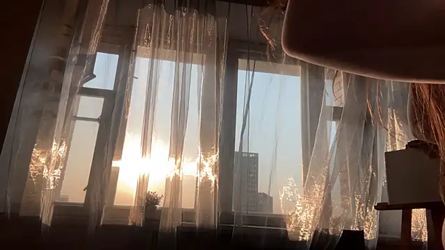 eva varnerr online show from March 11, 2026, 5:13 am