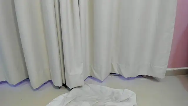 Snapshot of Daphne_Fox_ chatting on February 2, 2025, 11:51 am Daphne Fox online show from February 2, 2025, 11:51 am