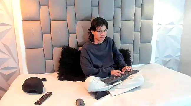 andy dan18 online show from February 11, 2025, 2:46 pm