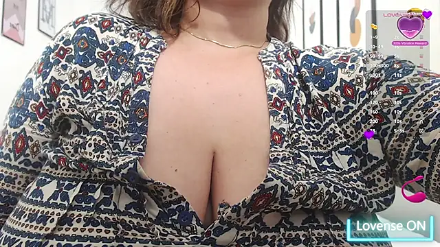 Snapshot of MommyHelpsmee chatting on February 7, 2025, 5:10 am MommyHelpsmee online show from February 7, 2025, 5:10 am