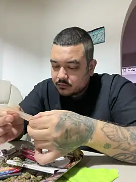 El Titan1998 online show from March 18, 2025, 10:58 pm