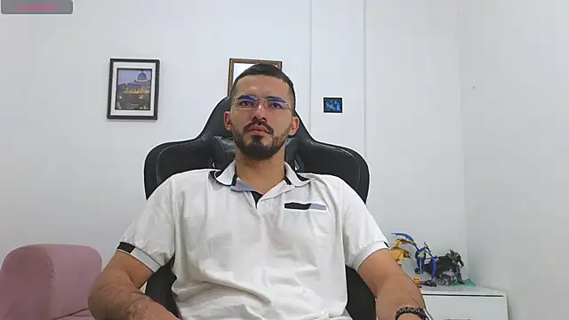 Massimoo 07 online show from December 14, 2025, 4:34 pm