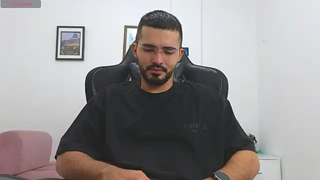 Massimoo 07 online show from December 16, 2025, 4:12 pm