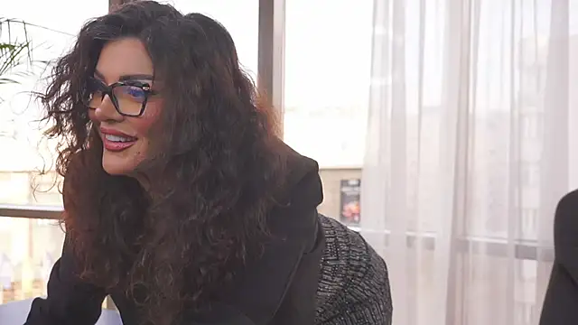 myakalifa online show from December 14, 2024, 3:04 pm