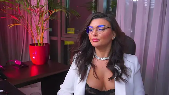 myakalifa online show from February 3, 2025, 1:19 am