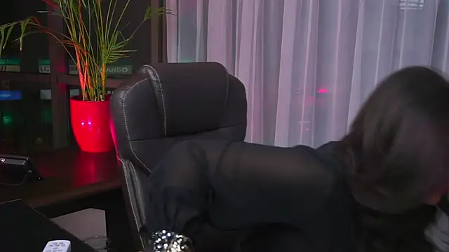 myakalifa online show from March 14, 2025, 6:29 pm