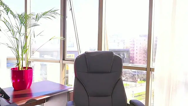 myakalifa online show from March 21, 2025, 8:39 am