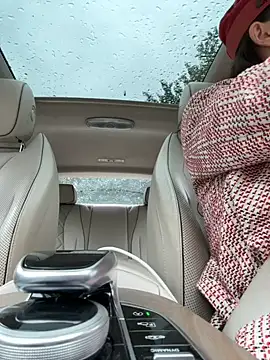 myakalifa online show from October 6, 2025, 9:18 am