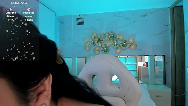 stefany duque1  online show from March 7, 2025, 2:36 am