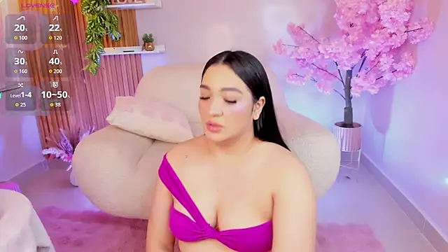 stefany duque1  online show from September 19, 2025, 4:03 am