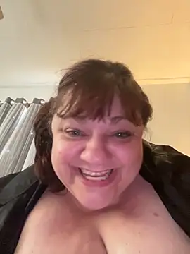 Luciouslouise72xh online show from September 26, 2025, 2:54 pm