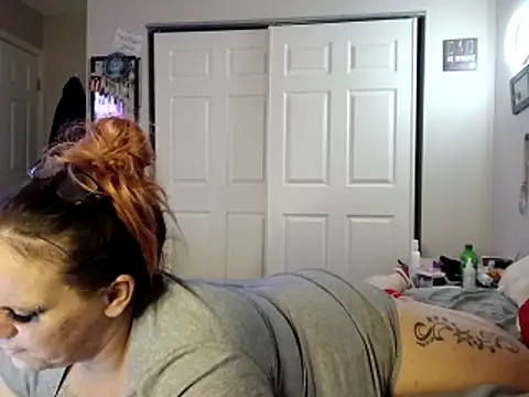 cloudy couple444 online show from October 18, 2025, 6:37 am