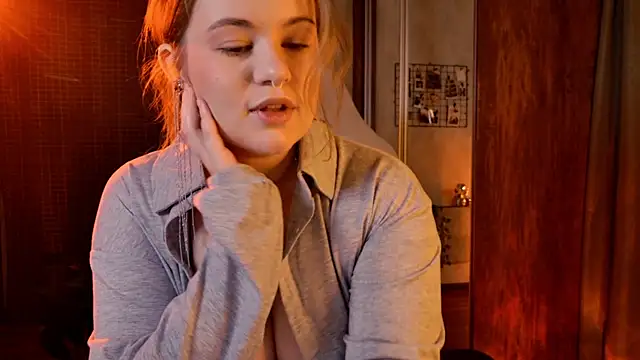 TessPleasure online show from December 15, 2025, 10:30 am