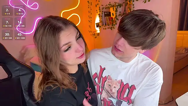 RobertAndLinela online show from November 5, 2025, 4:40 pm