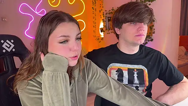 RobertAndLinela online show from November 12, 2025, 2:50 pm