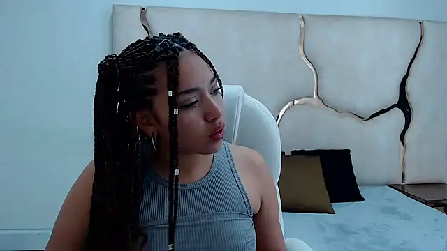 IsabellRodriguez18 online show from January 29, 2025, 10:48 am