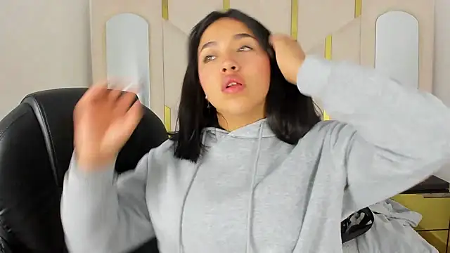 IsabellRodriguez18 online show from October 1, 2025, 3:12 am