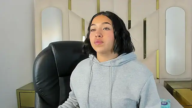 IsabellRodriguez18 online show from October 24, 2025, 3:14 am