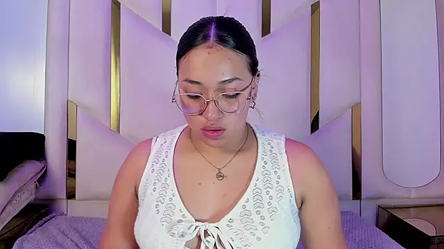 IsabellRodriguez18 online show from March 26, 2026, 3:23 am