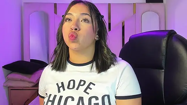 IsabellRodriguez18 online show from April 4, 2026, 2:54 am