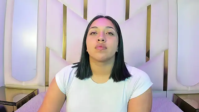 IsabellRodriguez18 online show from May 21, 2026, 3:24 am