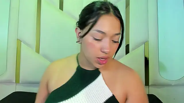 IsabellRodriguez18 online show from June 5, 2026, 6:52 am