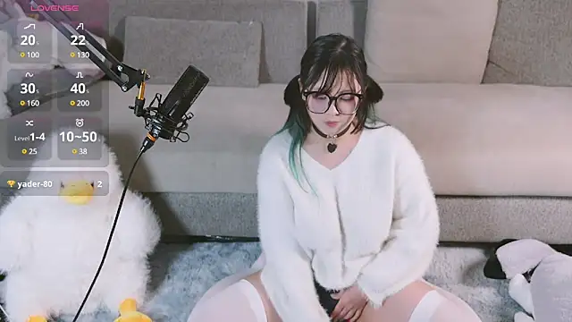 Snapshot of Yu_UwU_ chatting on February 18, 2025, 12:49 pm Yu UwU  online show from February 18, 2025, 12:49 pm