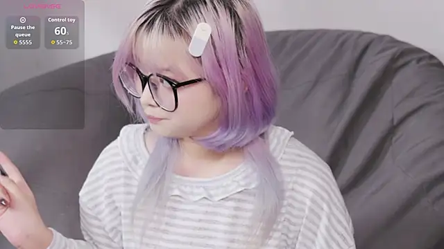 Snapshot of Yu_UwU_ chatting on October 5, 2025, 1:53 pm Yu UwU  online show from October 5, 2025, 1:53 pm