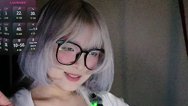 Snapshot of Yu_UwU_ chatting on October 30, 2025, 1:23 pm Yu UwU  online show from October 30, 2025, 1:23 pm