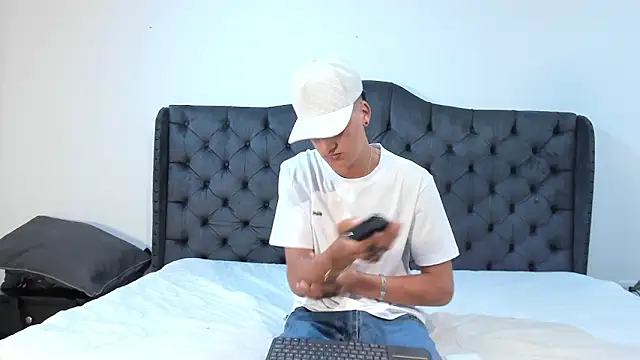 two milkyway online show from September 22, 2025, 1:46 pm