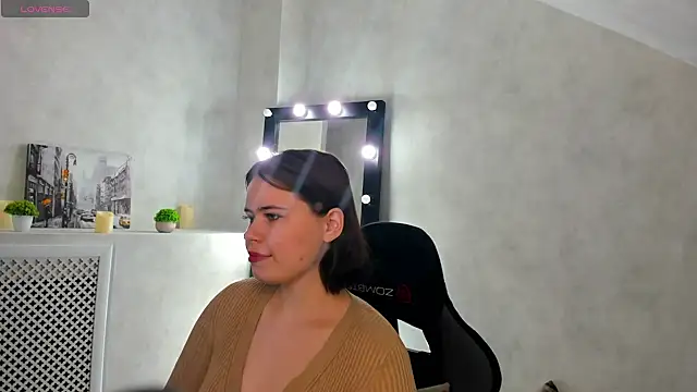 EricaElliott online show from February 26, 2025, 1:11 am