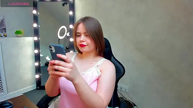 EricaElliott online show from March 12, 2025, 6:18 am