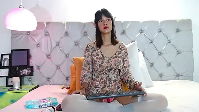 Snapshot of ravennocturne chatting on January 14, 2025, 2:00 pm ravennocturne online show from January 14, 2025, 2:00 pm