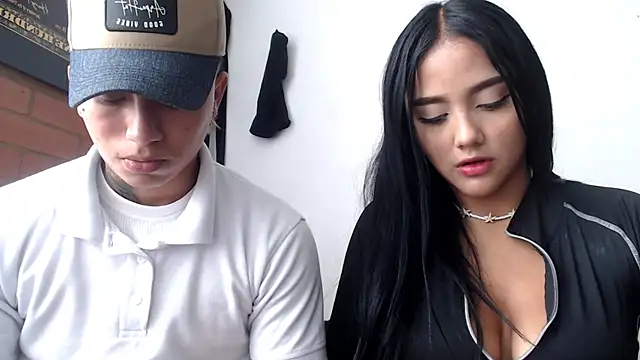 Snapshot of Thiago_x_Sahara chatting on January 5, 2025, 6:02 pm Thiago x Sahara online show from January 5, 2025, 6:02 pm